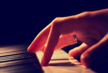 [中超]奥斯卡开出角球 蒋光太凌空抽射破网.